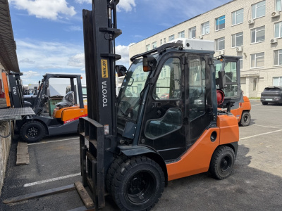 Погрузчик TOYOTA 02-8FGL30 V43001