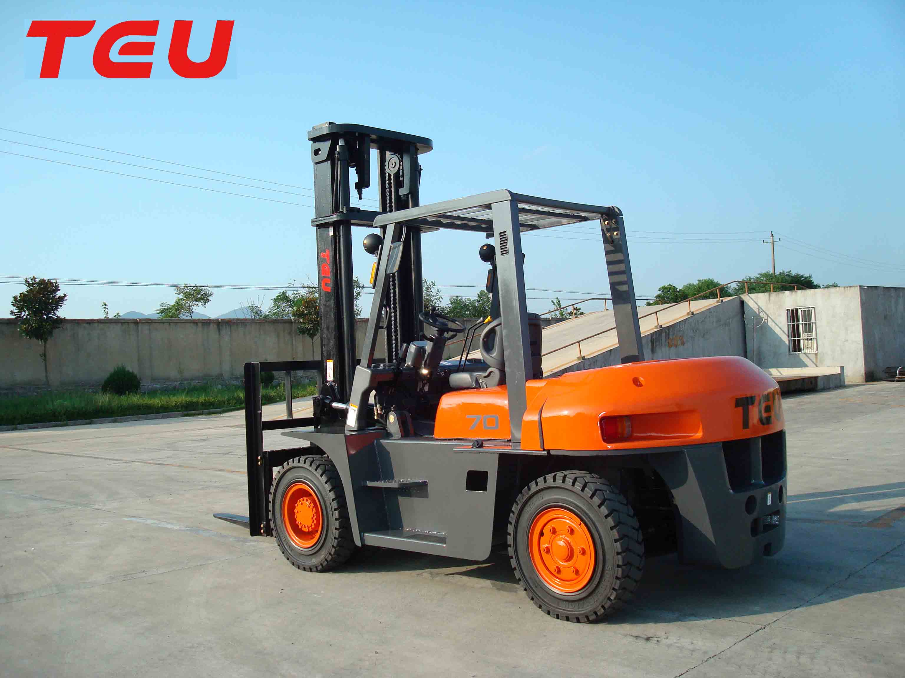 Дизельный вилочный погрузчик TEU FD70_1