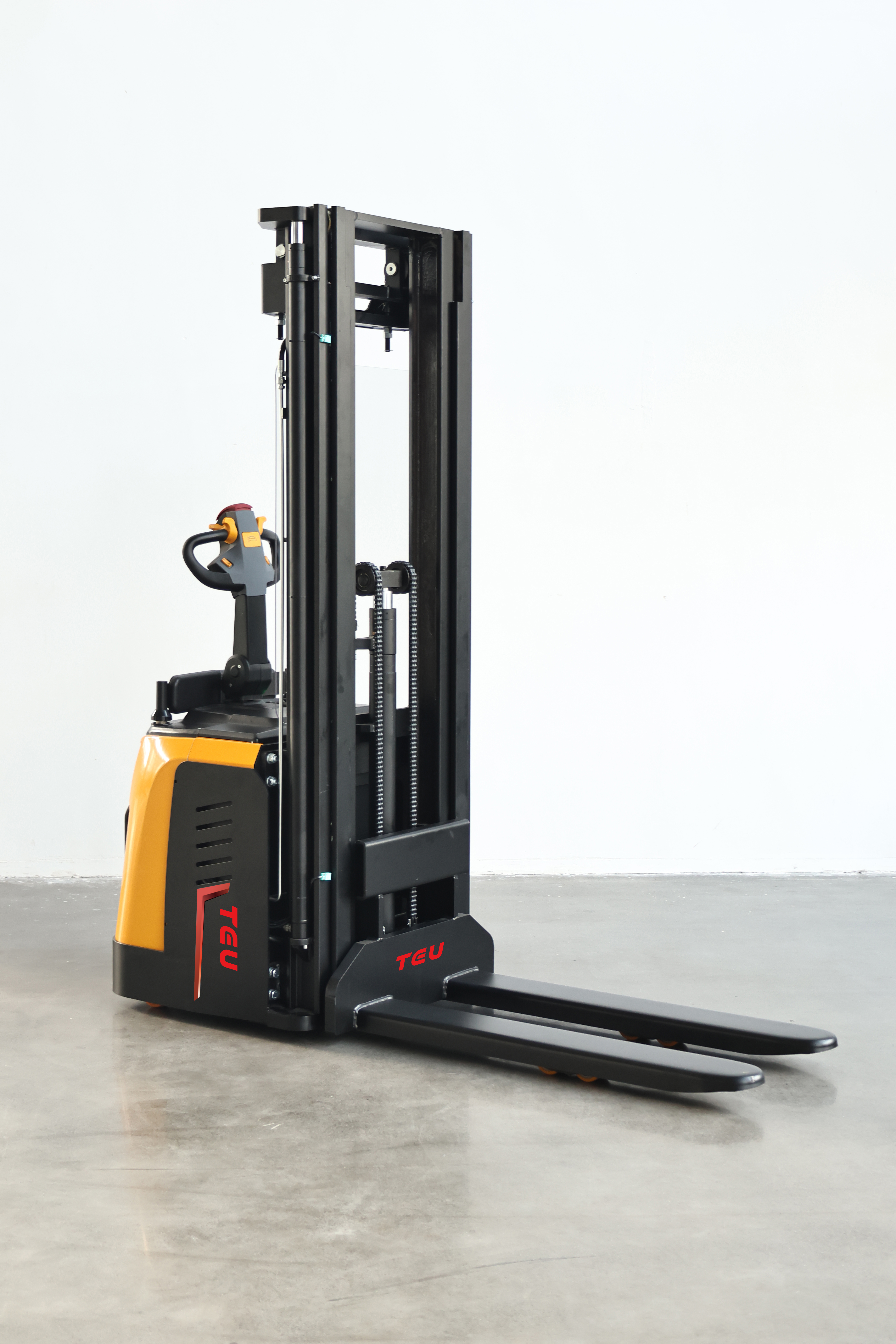 Штабелер TEU TS16-20 с платформой_1