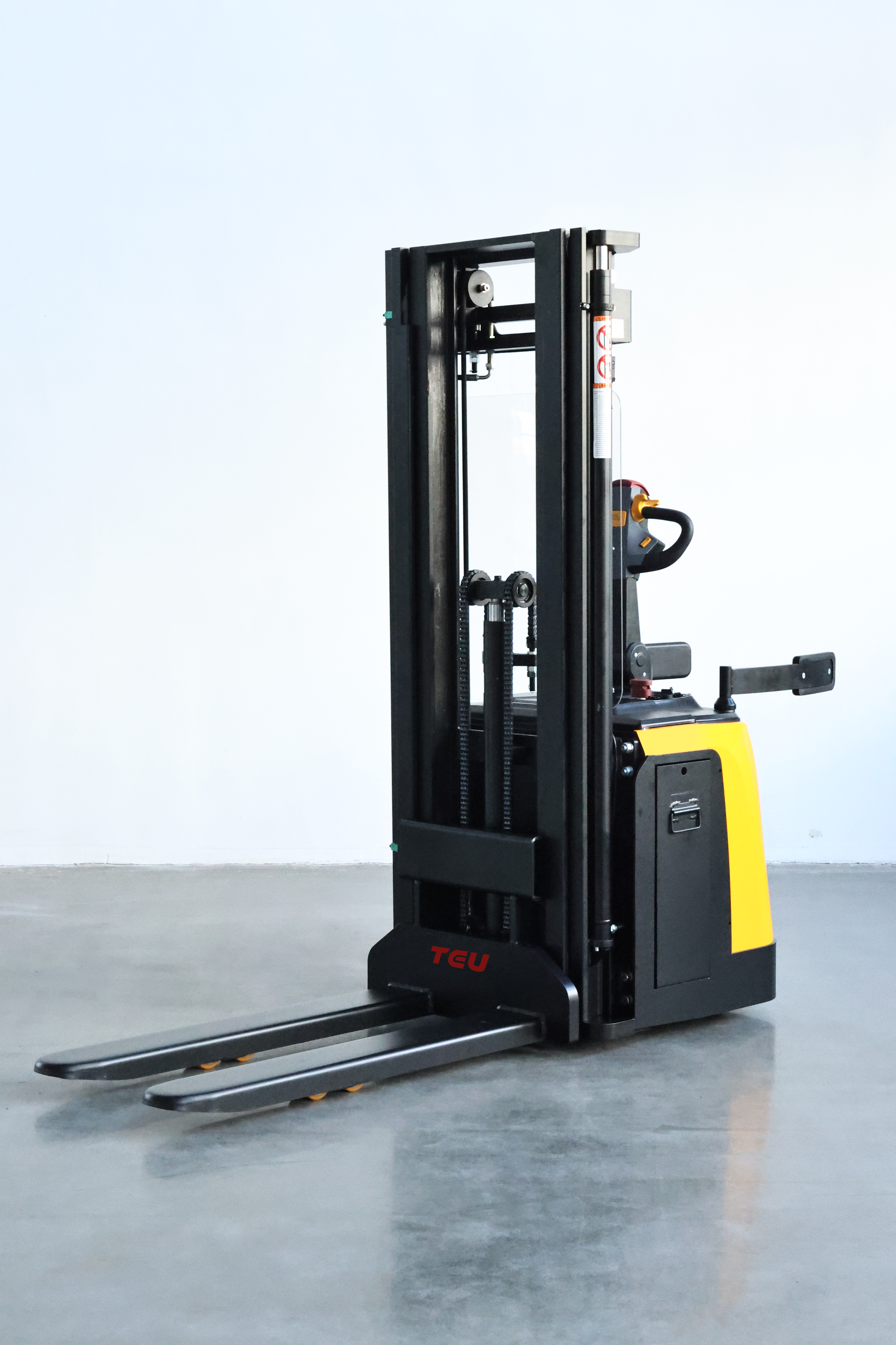 Штабелер TEU TS16-20 с платформой_1